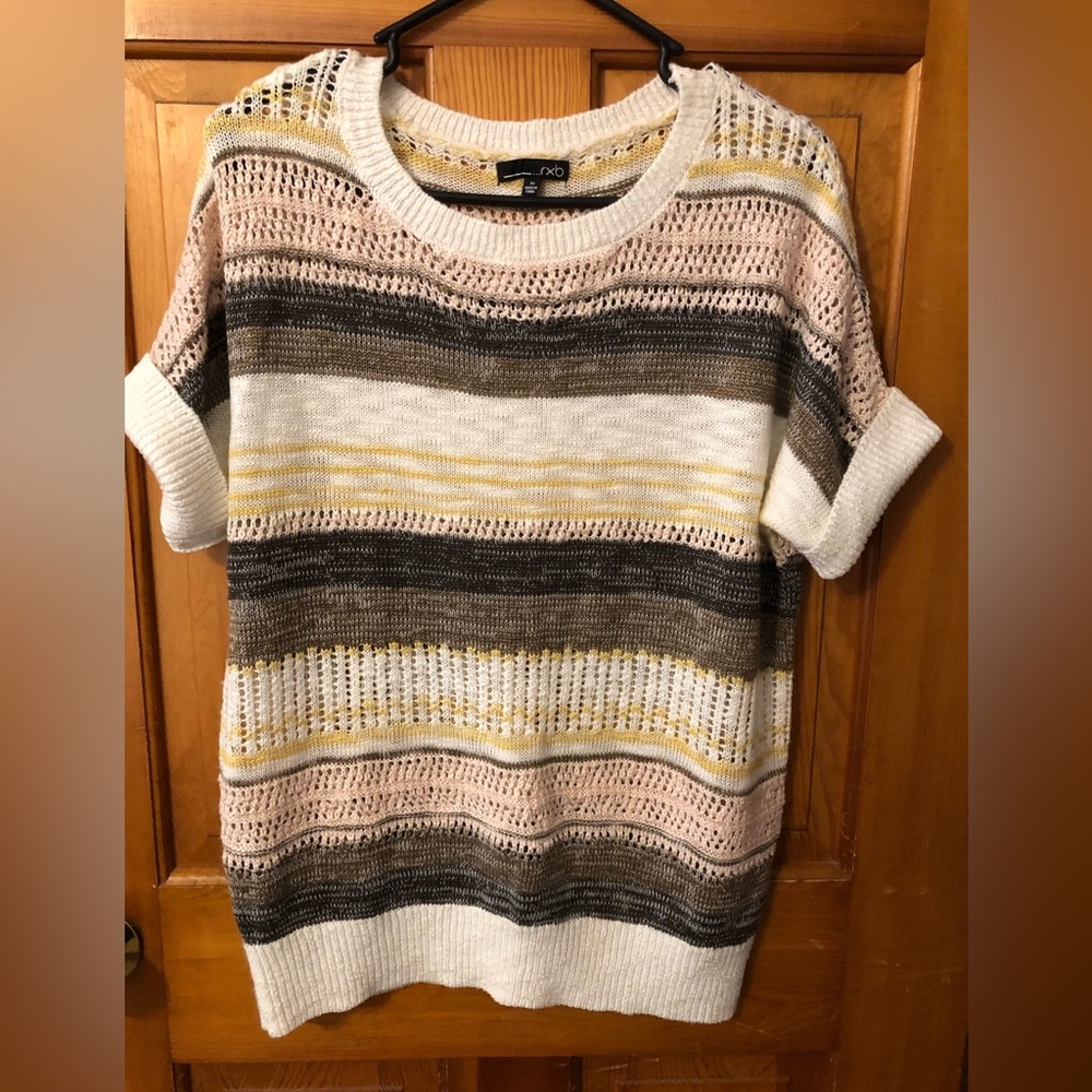SALE!!!🎉 Short sleeved light knit top